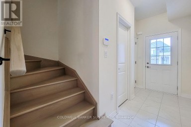 82 PINOT CRESCENT Hamilton (Fruitland) Ontario photo 3