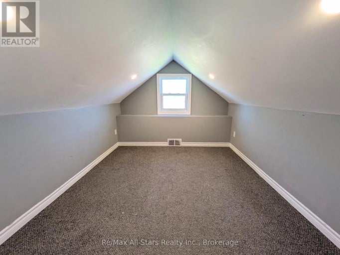 7-5 WELDON ROAD, Kawartha Lakes (Lindsay), Ontario, K9V4R6