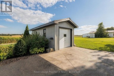 348 MASSASAUGA ROAD Prince Edward County (Ameliasburg Ward) Ontario photo 32