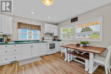 48 LEAHYS LANE Peterborough (Ashburnham Ward 4) Ontario photo 5