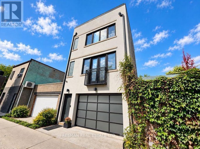 LANEWAY - 1239 BLOOR STREET W, Toronto (Dufferin Grove), Ontario, M6H1N6