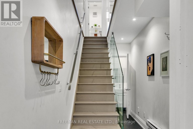 LANEWAY - 1239 BLOOR STREET W, Toronto (Dufferin Grove), Ontario, M6H1N6