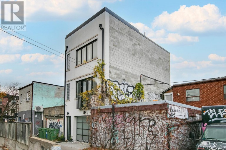 LANEWAY - 1239 BLOOR STREET W, Toronto (Dufferin Grove), Ontario, M6H1N6