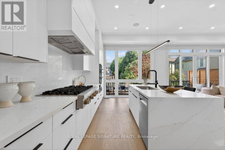 339 BROADWAY AVENUE, Toronto (Bridle Path-Sunnybrook-York Mills), Ontario, M4P1W6