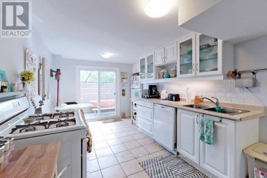 81 TIVERTON AVENUE Toronto (South Riverdale) Ontario photo 17