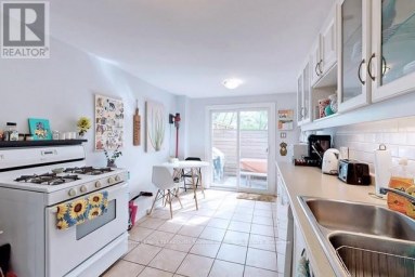81 TIVERTON AVENUE Toronto (South Riverdale) Ontario photo 18