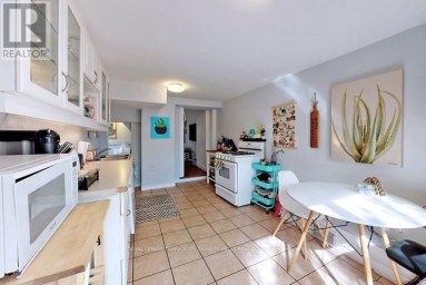 81 TIVERTON AVENUE Toronto (South Riverdale) Ontario photo 20