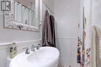 81 TIVERTON AVENUE Toronto (South Riverdale) Ontario photo 28