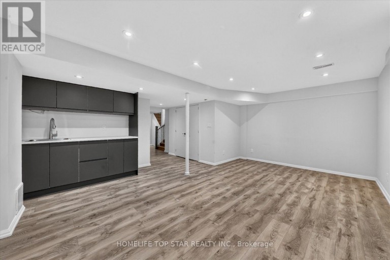 226 BENNETT STREET, Newmarket (Glenway Estates), Ontario, L3X0M1