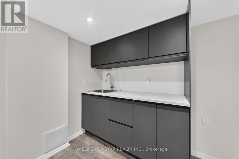 226 BENNETT STREET, Newmarket (Glenway Estates), Ontario, L3X0M1