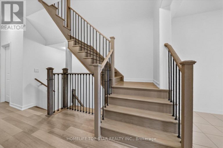 226 BENNETT STREET, Newmarket (Glenway Estates), Ontario, L3X0M1