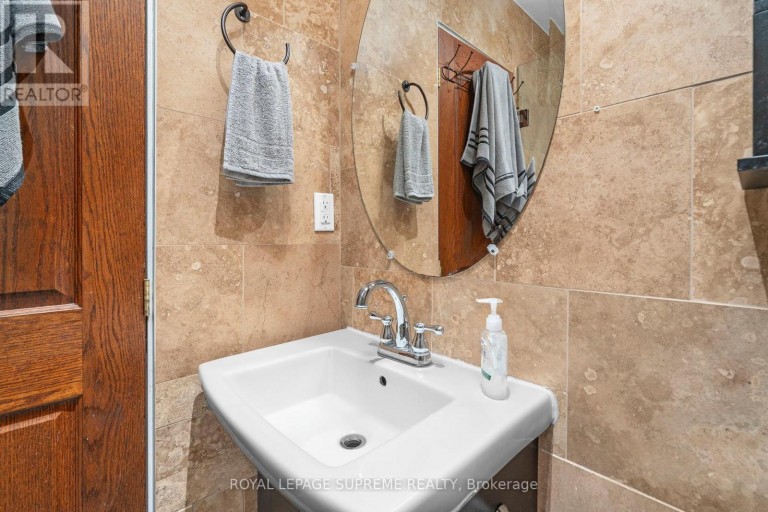 6127 STEELES AVENUE W, Toronto (Humber Summit), Ontario, M9L2V1