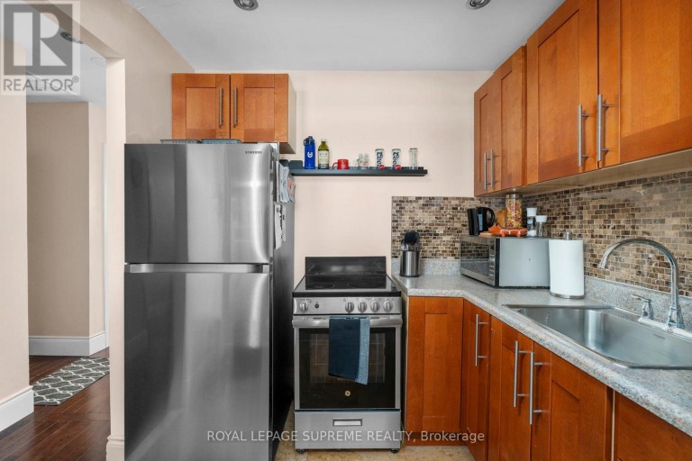 6127 STEELES AVENUE W, Toronto (Humber Summit), Ontario, M9L2V1