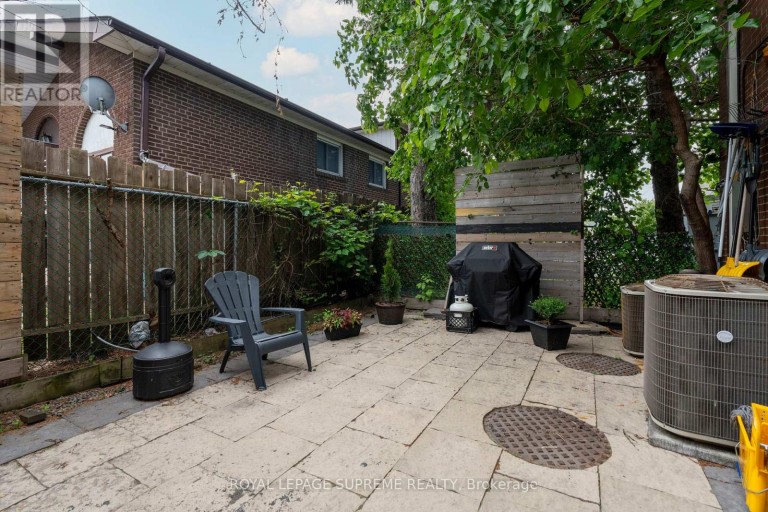 6127 STEELES AVENUE W, Toronto (Humber Summit), Ontario, M9L2V1