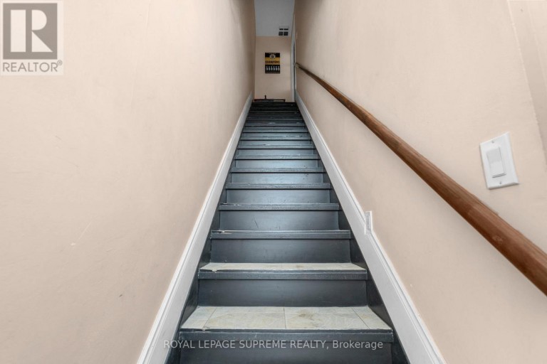 6127 STEELES AVENUE W, Toronto (Humber Summit), Ontario, M9L2V1