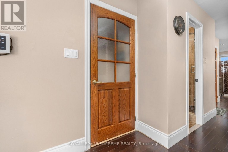 6127 STEELES AVENUE W, Toronto (Humber Summit), Ontario, M9L2V1