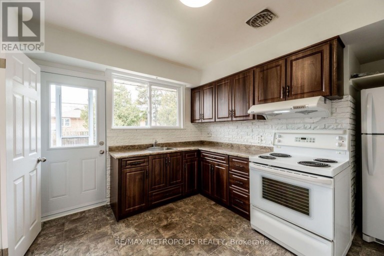 20 PERIVALE CRESCENT, Toronto (Bendale), Ontario, M1J2C1