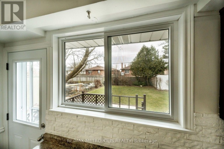 20 PERIVALE CRESCENT, Toronto (Bendale), Ontario, M1J2C1