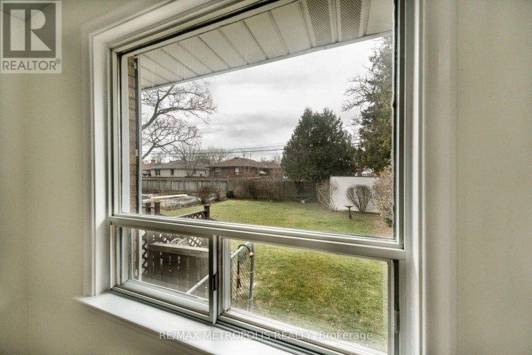 20 PERIVALE CRESCENT, Toronto (Bendale), Ontario, M1J2C1