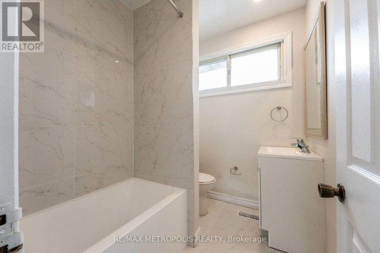 20 PERIVALE CRESCENT, Toronto (Bendale), Ontario, M1J2C1