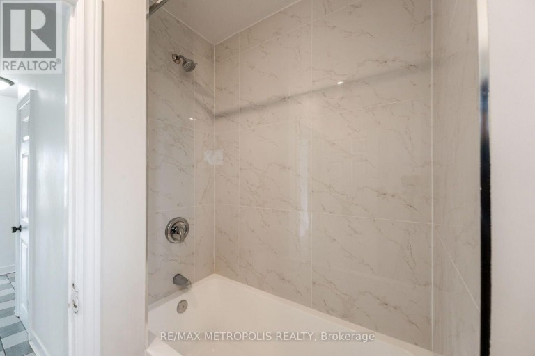20 PERIVALE CRESCENT, Toronto (Bendale), Ontario, M1J2C1