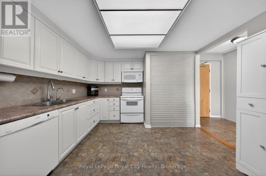 402 - 105 BAGOT STREET Guelph (Junction/Onward Willow) Ontario photo 13