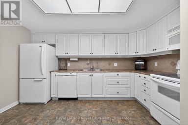 402 - 105 BAGOT STREET Guelph (Junction/Onward Willow) Ontario photo 14