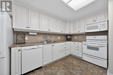402 - 105 BAGOT STREET Guelph (Junction/Onward Willow) Ontario photo 15