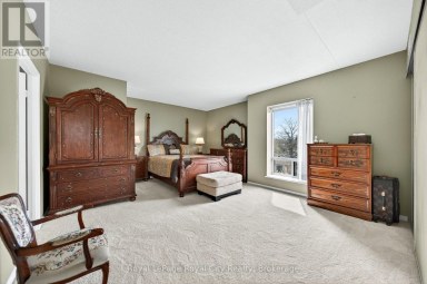 402 - 105 BAGOT STREET Guelph (Junction/Onward Willow) Ontario photo 18