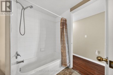 402 - 105 BAGOT STREET Guelph (Junction/Onward Willow) Ontario photo 26