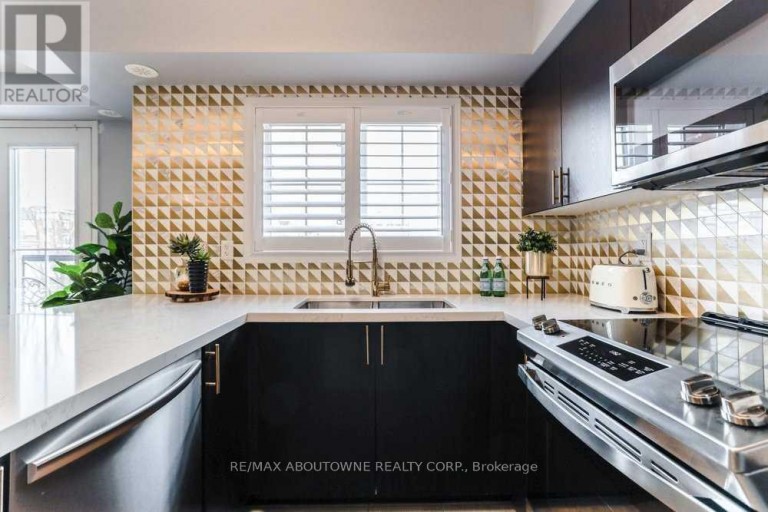 10 - 2579 SIXTH LINE, Oakville (RO River Oaks), Ontario, L6H0H7