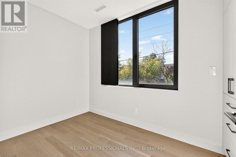 202 - 393 PERTH AVENUE, Toronto (Dovercourt-Wallace Emerson-Junction), Ontario, M6P3Y5