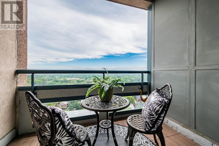 PH7 - 1 BELVEDERE COURT, Brampton (Downtown Brampton), Ontario, L6V4M6