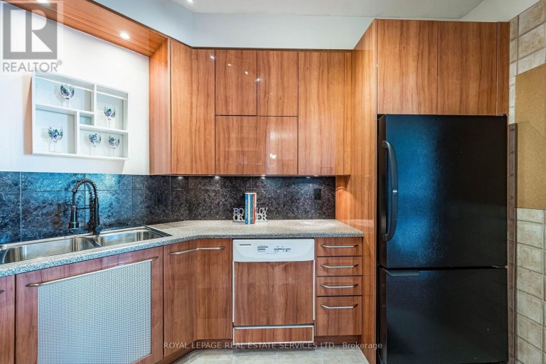 PH7 - 1 BELVEDERE COURT, Brampton (Downtown Brampton), Ontario, L6V4M6