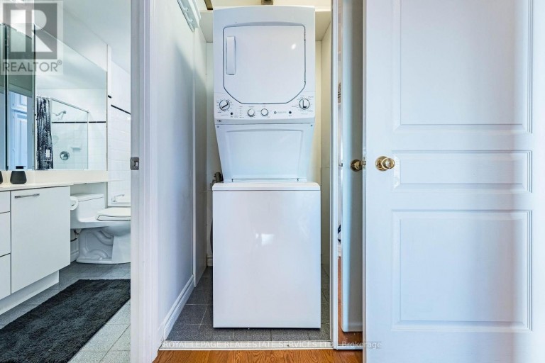 PH7 - 1 BELVEDERE COURT, Brampton (Downtown Brampton), Ontario, L6V4M6