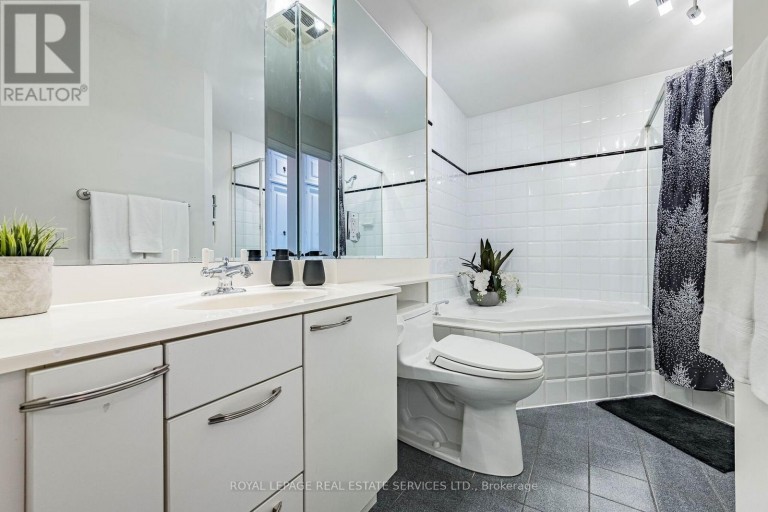 PH7 - 1 BELVEDERE COURT, Brampton (Downtown Brampton), Ontario, L6V4M6