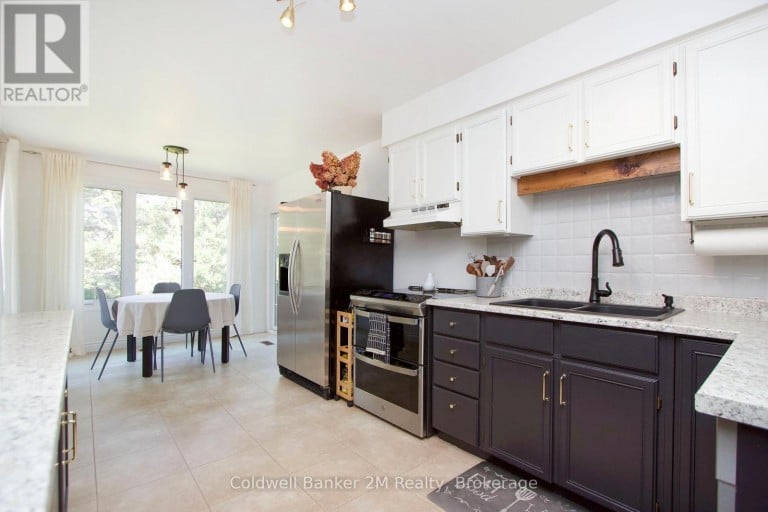 842 SAINT ANNE COURT, Oshawa (Northglen), Ontario, L1J7N1