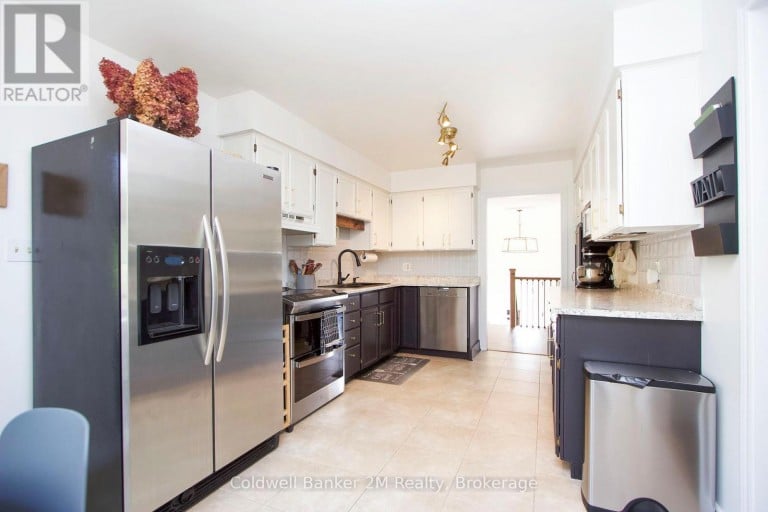 842 SAINT ANNE COURT, Oshawa (Northglen), Ontario, L1J7N1