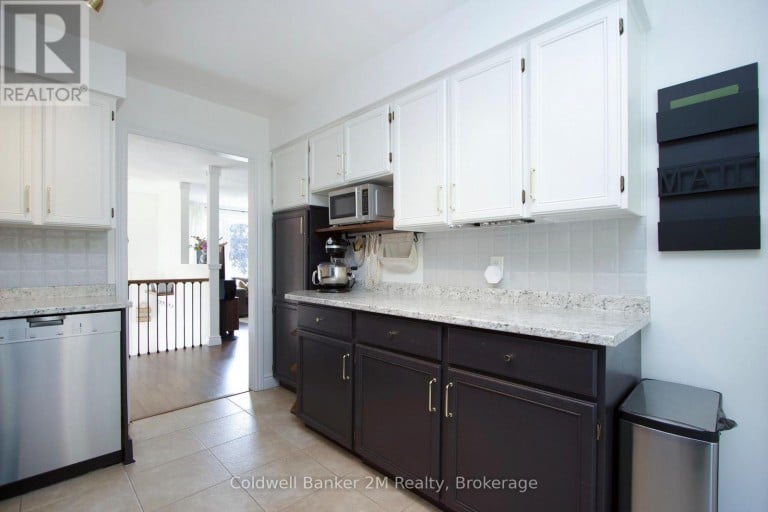 842 SAINT ANNE COURT, Oshawa (Northglen), Ontario, L1J7N1