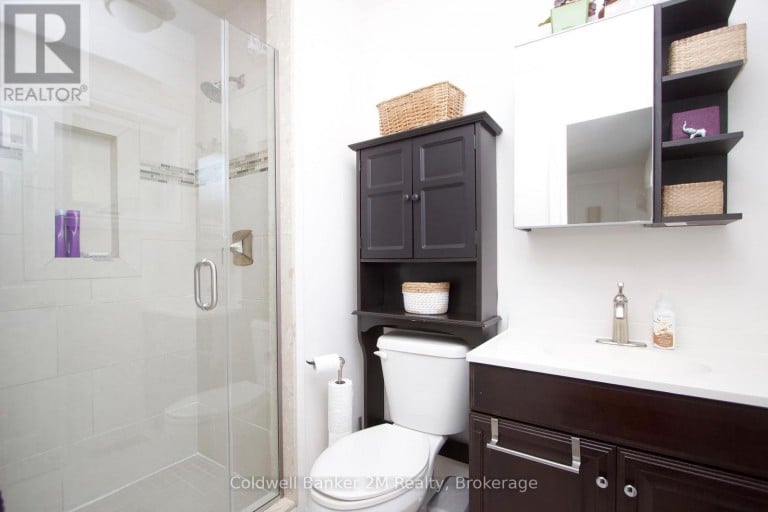 842 SAINT ANNE COURT, Oshawa (Northglen), Ontario, L1J7N1