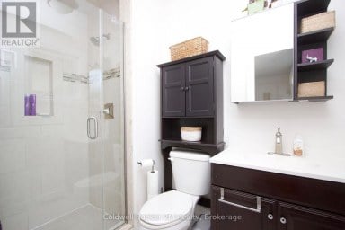 842 SAINT ANNE COURT Oshawa (Northglen) Ontario photo 25