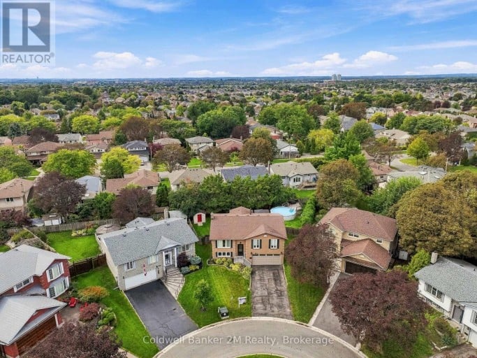 842 SAINT ANNE COURT, Oshawa (Northglen), Ontario, L1J7N1