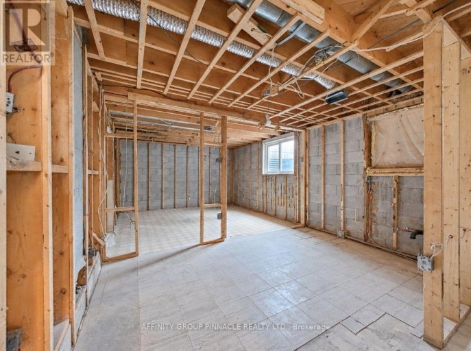 92 ST PATRICK STREET, Kawartha Lakes (Lindsay), Ontario, K9V1R6