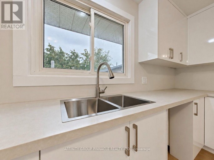 92 ST PATRICK STREET, Kawartha Lakes (Lindsay), Ontario, K9V1R6