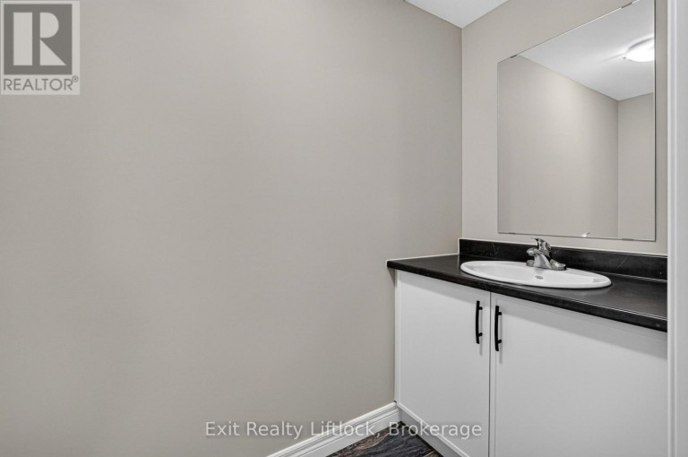 224 O'NEIL STREET, Peterborough (Monaghan Ward 2), Ontario, K9K0H5