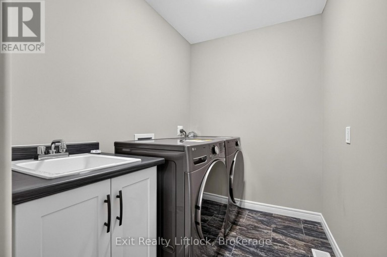 224 O'NEIL STREET, Peterborough (Monaghan Ward 2), Ontario, K9K0H5