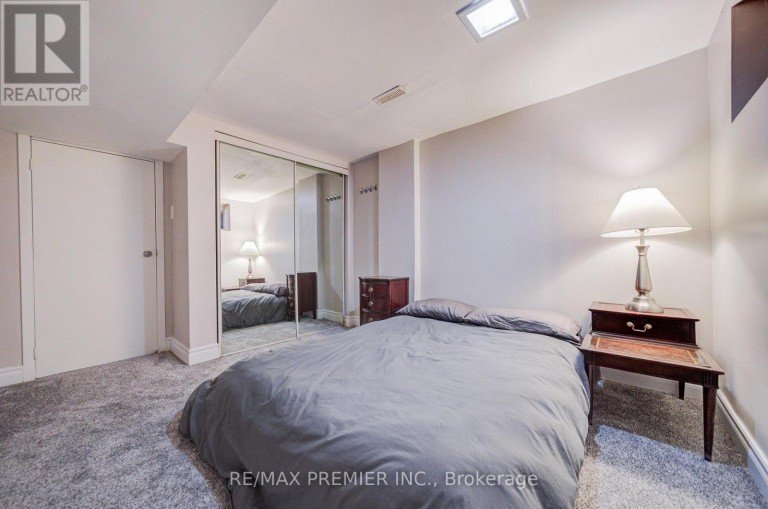 1 - 224 LIPPINCOTT STREET, Toronto (University), Ontario, M5S2P5