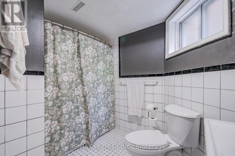 1 - 224 LIPPINCOTT STREET, Toronto (University), Ontario, M5S2P5