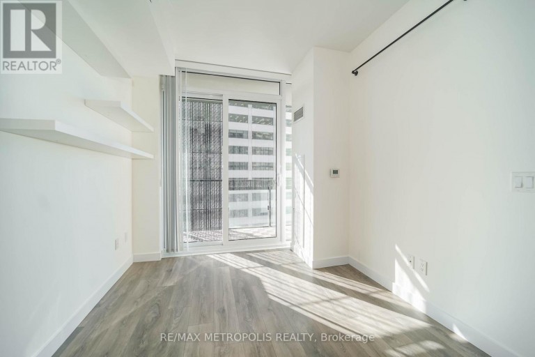 1504 - 8 EGLINTON AVENUE E, Toronto (Mount Pleasant West), Ontario, M4P0C1