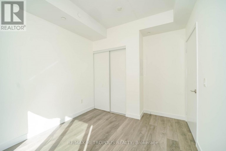 1504 - 8 EGLINTON AVENUE E, Toronto (Mount Pleasant West), Ontario, M4P0C1